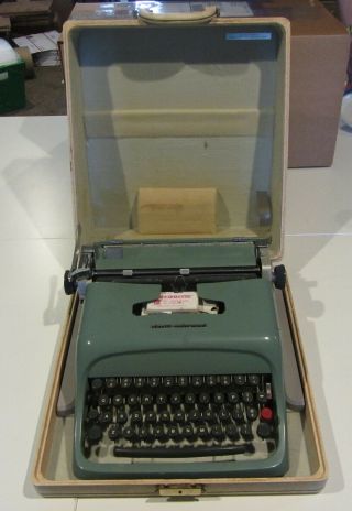 Vintage Olivetti Underwood Studio 44 Portable Typewriter / Teal - As - Is