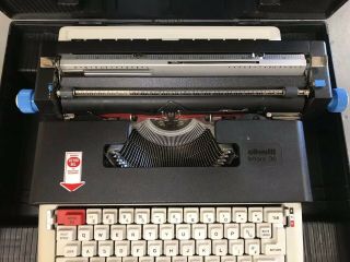 Olivetti Lettera 36 Portable Electric Typewriter in Case Rare Vintage 3