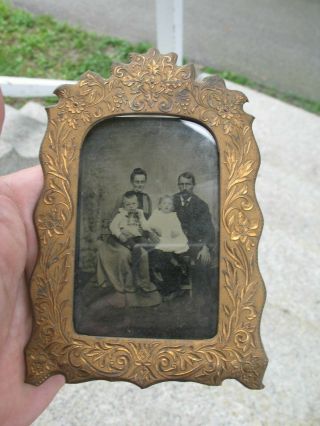Vintage Family Of 4 Portrait Tintype Photo In Old Frame Estate Find