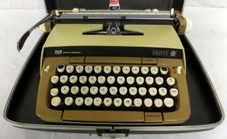 Vintage Smith - Corona Beige & Brown Galaxie Twelve Portable Typewriter w/ Case 2