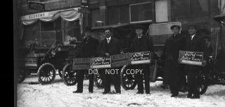 N160 1900 ' S NEGATIVE.  MEN WITH SIGNS ADVERTISING EARLY FORD MOTOR CARS,  COLORADO 2