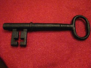 Large Vintage Black Cast Iron Skeleton Key 7 1/2 " Wall Decor