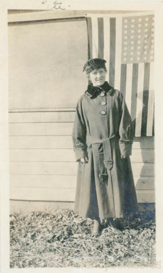 1918 " Pete " Young Woman Patriotic By Large American Flag