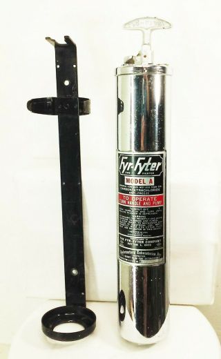 Vtg Antique Fyr - Fyter Model A Hand Pump Fire Extinguisher 1 1/2 Qt W/ Wall Mount