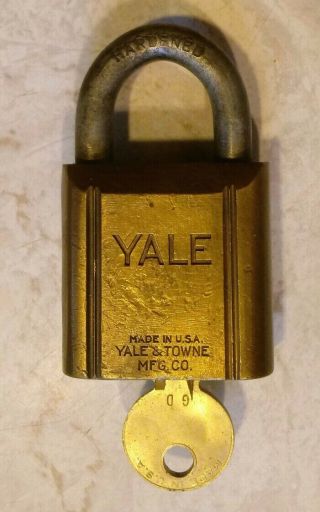 Vintage Yale Padlock with Key.  Brass Padlock made in USA Yale & Towne Mfg 2