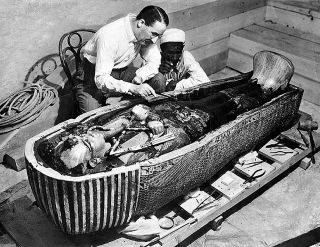 1922 - The Opening Of King Tutankhamen 