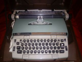 Vintage Smith Corona Electra 220 Electric Typewriter W/case And Keys
