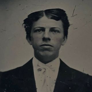 Civil War Era 1860s Gem Tintype Antique Photo Young Man In Polkadot Cravat