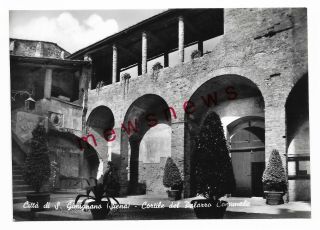 S Gimignano,  Italy,  Cortile Del Palazzo Comunale Vintage Real Photo Postcard 54p