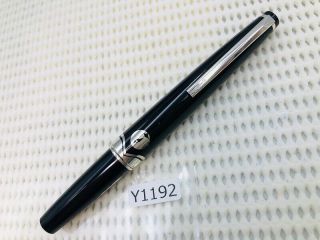 Y1192 Pilot Quality Fountain Pen Black Gold