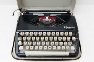 Vintage Mid Century Olympia Splendid 66 Typewriter And Case