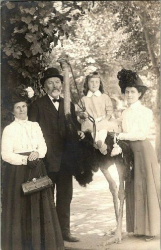 Rppc.  1910.  Los Angeles,  Ca.  Family Posing W/ Ostrich.  Postcard Db6