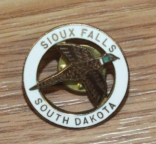 Sioux Falls South Dakota Bird Souvenir Collectible Pin / Hat Lapel Read