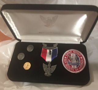 Bsa Eagle Scout Cased Set Medal,  Patch,  Pins: Mom,  Dad,  Mentor,  Rare Bracelet