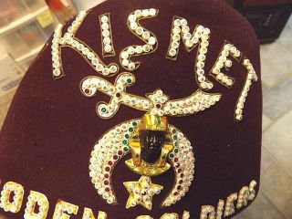 Shriner Fez Hat Kismet Masonic Wooden Soldiers Maroon Rhinestones,  Carry Bag