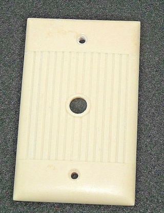 Vintage Bakelite Ivory Color Sierra Round Cable Ribbed Outlet Wall Plate Cover