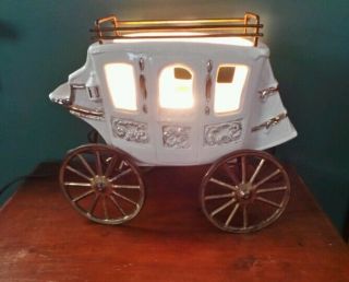 Vintage 50s Or 60s Ceramic Stagecoach Tv Lamp W Gold Trim Metal Frame & Chassis