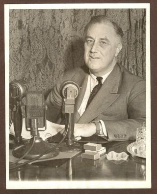 1937 Press Photo President Franklin D.  Roosevelt Delivers A Fireside Chat