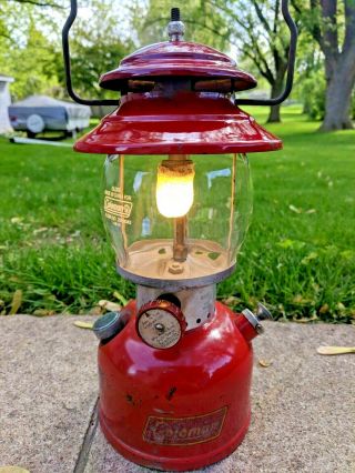 Vtg 1958 Red Coleman 200a Kerosene Single Mantle Lantern Globe Good