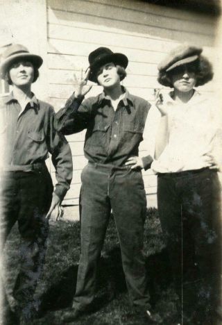 Zz788 Vtg Photo Three Women Posing As Dudes Gay Lesbian Interest C 1920 