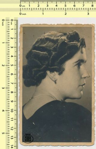 001 1930s Profile Portrait Of A Short Wavy Hair Lady Woman Old Photo