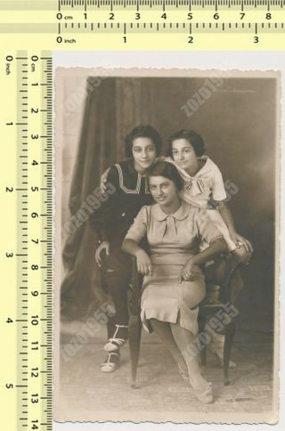 Three Females Woman And Girls Portrait Elegant - Vintage Old Photo Snapshot