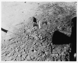 Apollo 11 / Orig Nasa 8x10 Press Photo - View Of U.  S.  Flag On Moon Surface