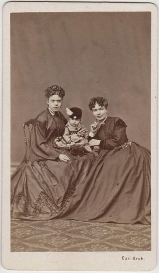 Vintage 1860s Cdv Aristocratic Child With Two Nannies,  By Carl Kroh