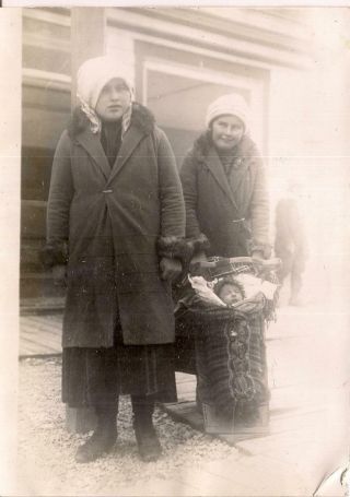 Alaska Inuit Eskimo Young Girls & Papoose Baby Children Vintage 1930s Photo