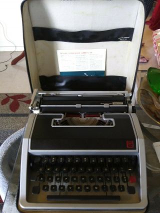 Vtg Olivetti Underwood Lettera 33 Made In Italy Portable Typewriter