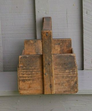 Vintage Primitive Carpenter ' s Wooden Tool Box Caddy Tote Rustic Wood Decor 3