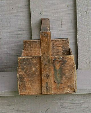 Vintage Primitive Carpenter ' s Wooden Tool Box Caddy Tote Rustic Wood Decor 6