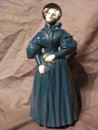 1980s Goebel Female Lassie Officer Soldier Figurine Salvation Army Bonnet