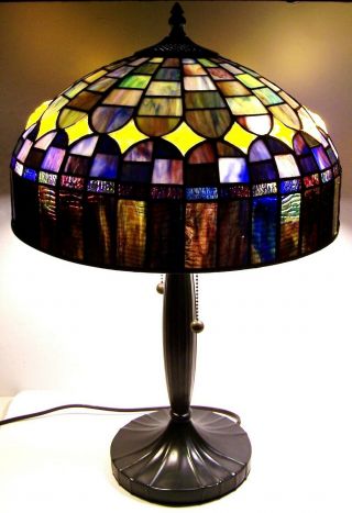 Stunning Quoizel Tiffany Style Stained Glass Beautifully Colored 21 " Table Lamp