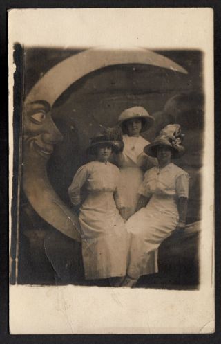 Sinister Paper Moon Face & Edwardian Fashion Big Hat Women 1900s Vintage Photo
