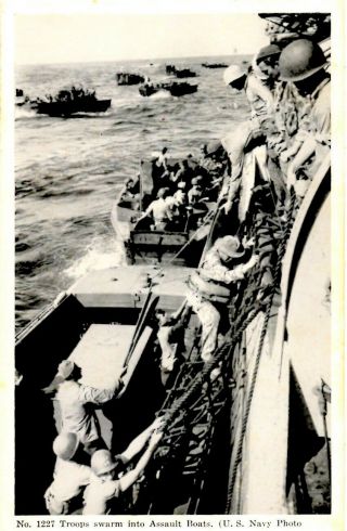 Wwii - Troops Swarm Into Assault Boats - U.  S.  Navy Photo - C1940s