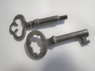 Vintage Two Keys (watch Or Clock ?)