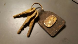 Vintage Mustang Key Chain With 3 Old Keys Yale Keil & Gas Briggs And Straton Gas