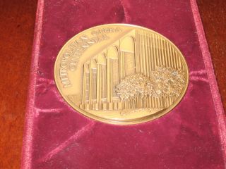 Vintage 1983 Metropolitan Opera Centennial Bronze Medallion Medal Coin Box