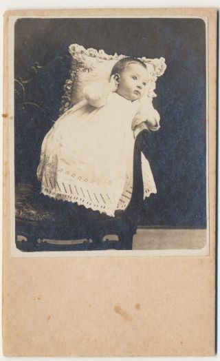Antique Vtg Cdv / Cabinet Card Pretty Little Baby In Christening Gown