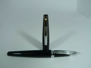 Vintage Sheaffer Fountain Pen Black Lacquer Body Fine Point
