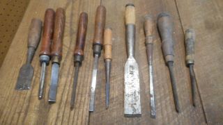L4458 - Vintage & Antique Wood Chisels - Woodworking tools 7