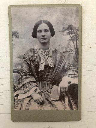 Early Victorian Carte De Visite Cdv / Photo,  Woman,  Dress,  Fashion,  Hair
