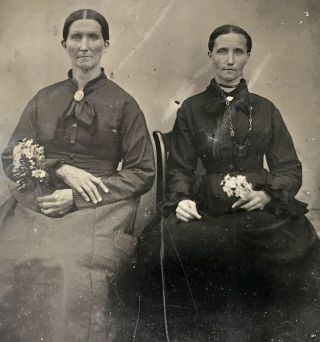 Antique American Two Handsome Ladies Sisters Flowers Tintype Photo