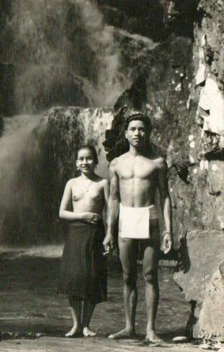 Rp Bare Breasted Girl And Young Man - Kuching (sarawak) Photo - Plain Back