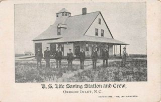 Oregon Inlet,  Nc U.  S.  Life Saving Station & Its Crew,  Posed Image C 1907 - 14