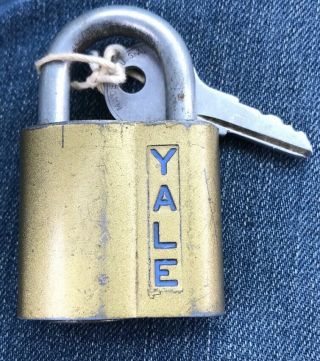 Vintage Yale & Towne Lock Co.  “poxio” Padlock With Key 2 - 5/8”x1 - 3/8”