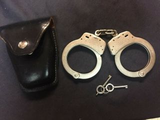 Vintage Smith And Wesson Hand Cuffs - Marcas Registradas With Leather Case