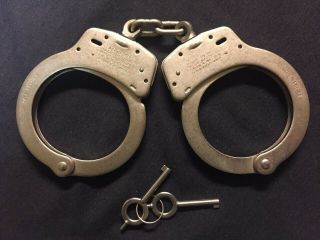VINTAGE SMITH AND WESSON HAND CUFFS - MARCAS REGISTRADAS WITH LEATHER CASE 3