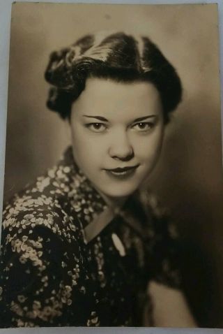 Vintage Old 1930 ' s Photo of Pretty Young Woman Girl Brunette with Short Hair 2
